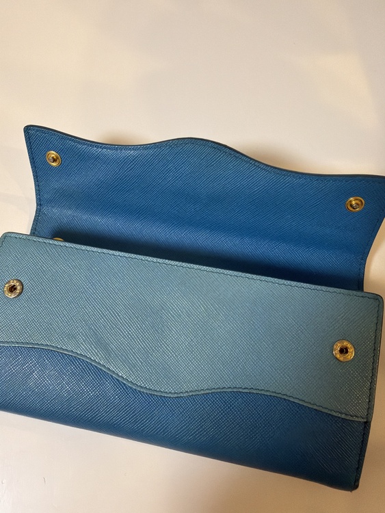 PRADA 長財布　ブルー（ブランド財布・小物）の商品画像 - 査定依頼日：2026年7月20日 - 最高査定価格：100,000円