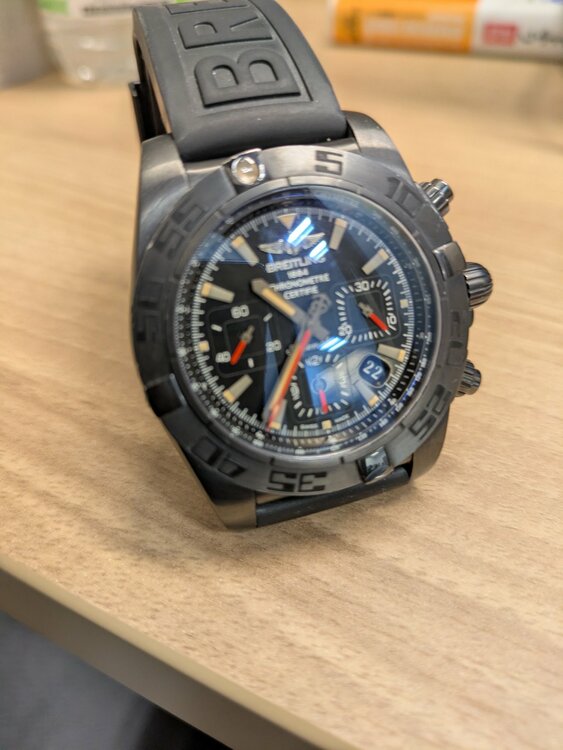 ブライトリング クロノマット ブラックすち（高級時計）の商品画像 - 査定依頼日：2026年4月22日 - 最高査定価格：480,000円