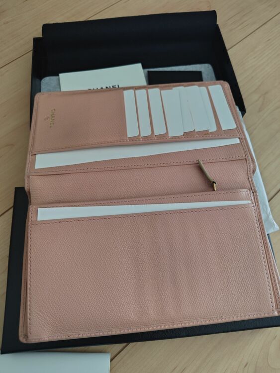 シャネル　ココボタンつ折り財布（ブランド財布・小物）の商品画像 - 査定依頼日：2025年8月28日 - 最高査定価格：10,000円