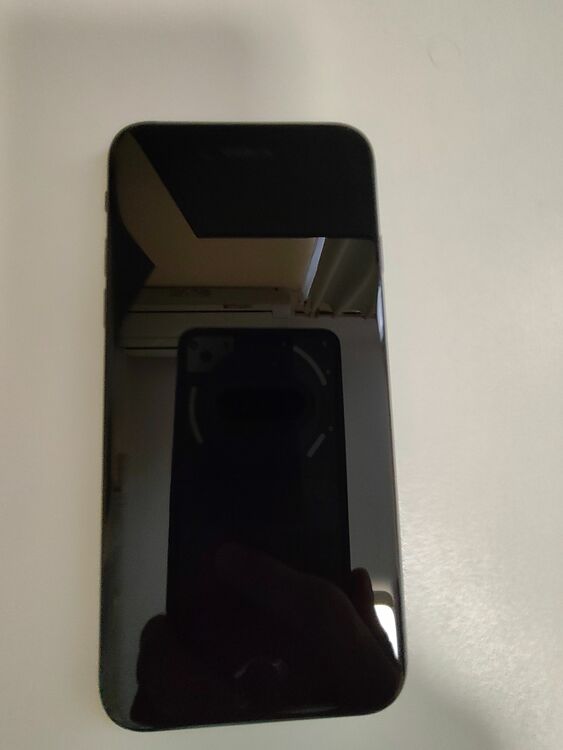 iPhone SE 第2世代 64GB ブラック（スマホ）の商品画像 - 査定依頼日：2025年6月12日 - 最高査定価格：8,000円