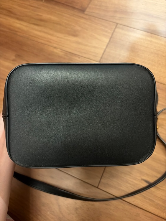スモールバケットキュイルトリオンフ（ブランドバッグ）の商品画像 - 査定依頼日：2026年6月8日 - 最高査定価格：150,000円