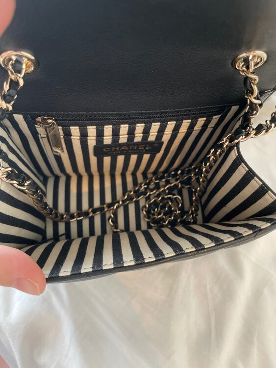 シャネルシェブロンvステッチショルダーバック（ブランドバッグ）の商品画像 - 査定依頼日：2024年12月22日 - 最高査定価格：200,000円