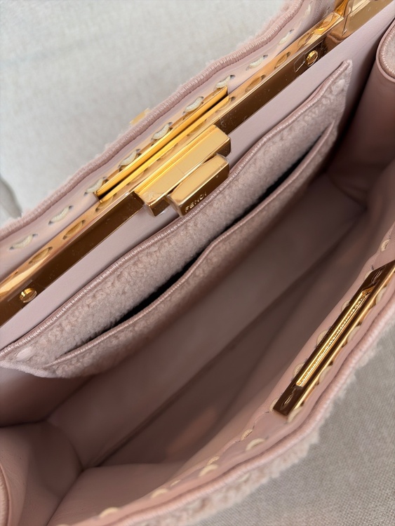 Large Shearling Peekaboo ISeeU（ブランドバッグ）の商品画像 - 査定依頼日：2026年9月25日 - 最高査定価格：100,000円