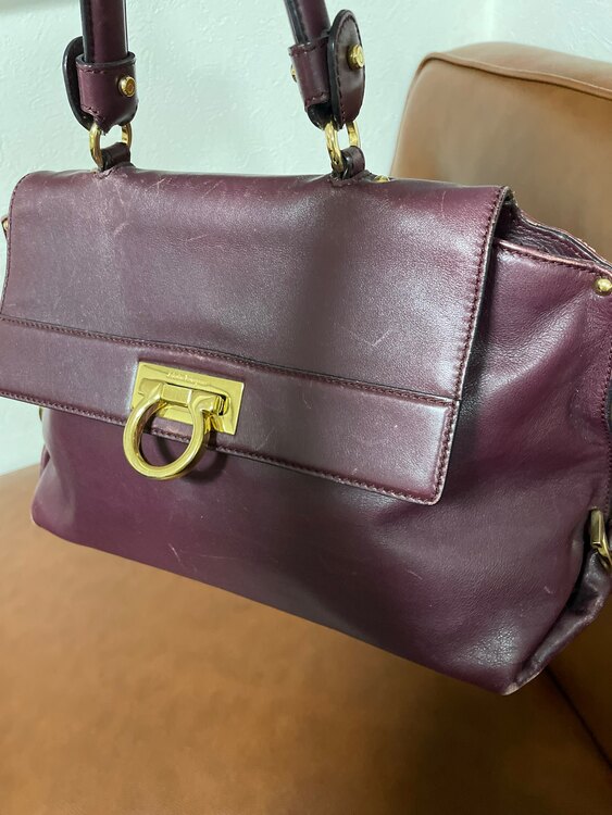 フェラガモ  （ブランドバッグ）の商品画像 - 査定依頼日：2025年5月24日 - 最高査定価格：5,000円