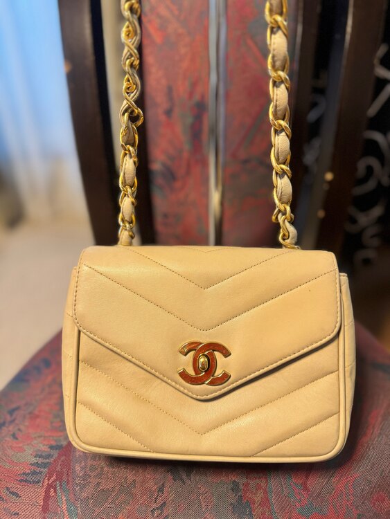 マトラッセ チェーンショルダー（ブランドバッグ）の商品画像 - 査定依頼日：2025年2月3日 - 最高査定価格：350,000円