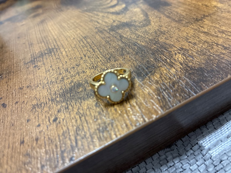 ヴァンクリーフ指輪（金・貴金属）の商品画像 - 査定依頼日：2026年1月31日 - 最高査定価格：300,000円