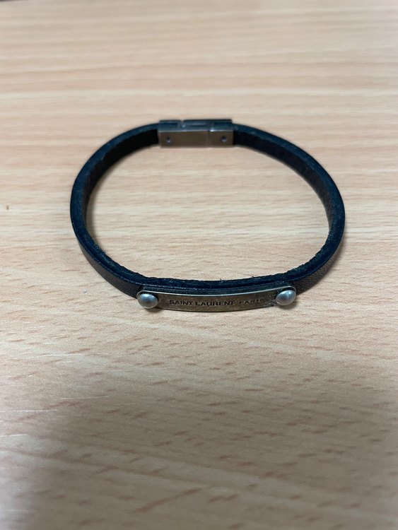 イブサンローラン　パリ　ロゴプレースブレスレッド（金・貴金属）の商品画像 - 査定依頼日：2022年8月28日 - 最高査定価格：5,000円