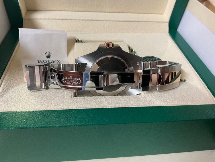 ロレックス GMTマスター （高級時計）の商品画像 - 査定依頼日：2025年6月21日 - 最高査定価格：3,020,000円