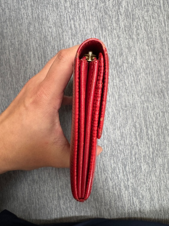 ルイヴィトン　エピ　レザー　長財布（ブランドバッグ）の商品画像 - 査定依頼日：2026年1月30日 - 最高査定価格：8,000円