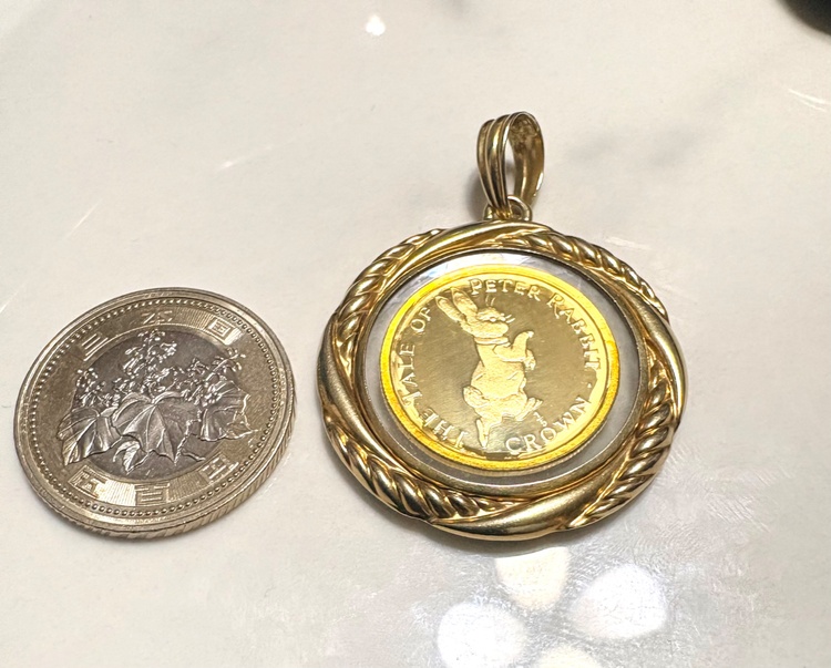 k24 ペンダントトップ　５分の1オンス　周りに18金の装飾あり（金・貴金属）の商品画像 - 査定依頼日：2026年5月14日 - 最高査定価格：150,000円