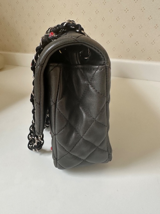 シャネル マトラッセ てんとう虫（ブランドバッグ）の商品画像 - 査定依頼日：2025年6月12日 - 最高査定価格：720,000円