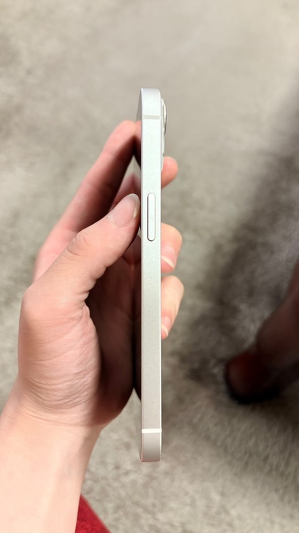 iPhone iPhone 13 128GB SIMフリー（スマホ）の商品画像 - 査定依頼日：2026年6月24日 - 最高査定価格：20,000円