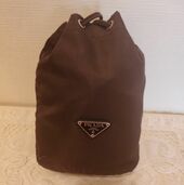 ポーチ巾着ナイロンブラウンレディースミニ（ブランド財布・小物）の商品画像 - 査定依頼日：2025年11月2日 - 最高査定価格：35,000円