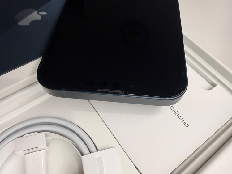 iPhone13 黒 128GB（スマホ）の商品画像 - 査定依頼日：2026年8月29日 - 最高査定価格：40,000円