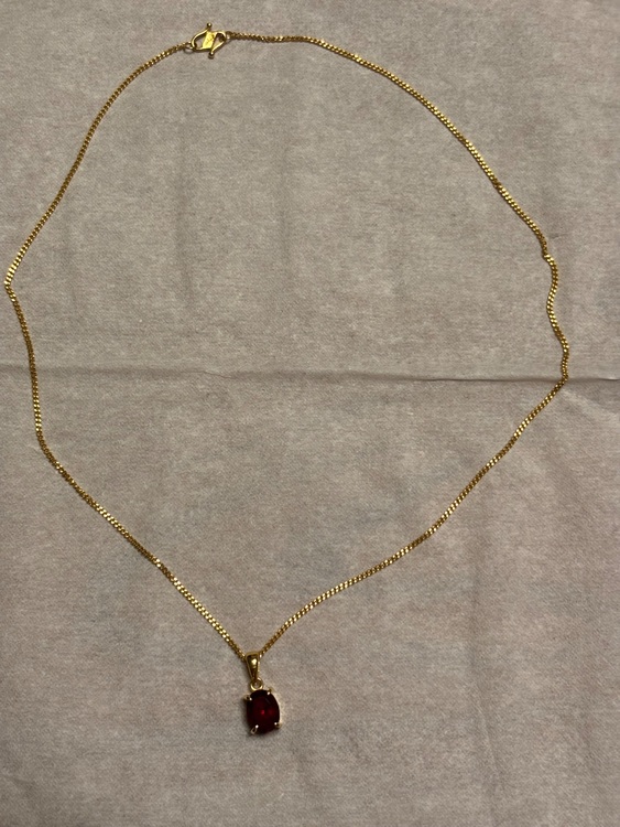 42cmチェーンのネックレス  トップはおそらくルビーで2.26の刻印あり。（金・貴金属）の商品画像 - 査定依頼日：2025年11月20日 - 最高査定価格：300,000円