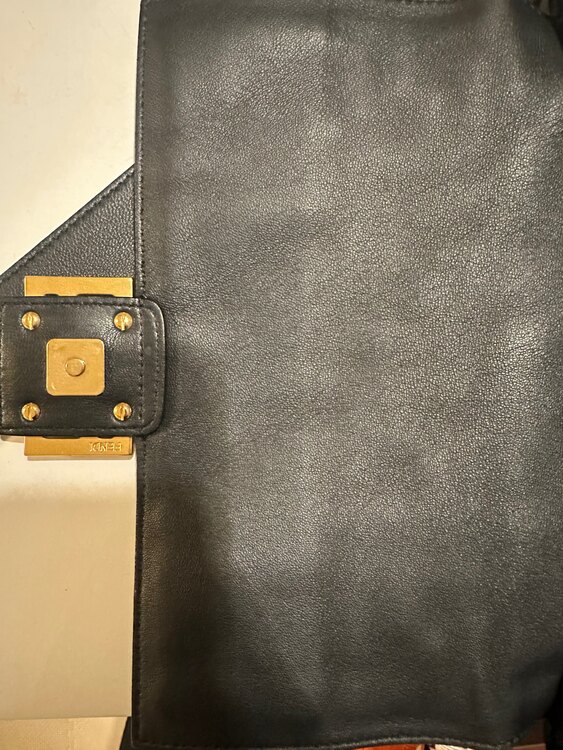 バゲッドミディアム（ブランドバッグ）の商品画像 - 査定依頼日：2025年4月15日 - 最高査定価格：130,000円