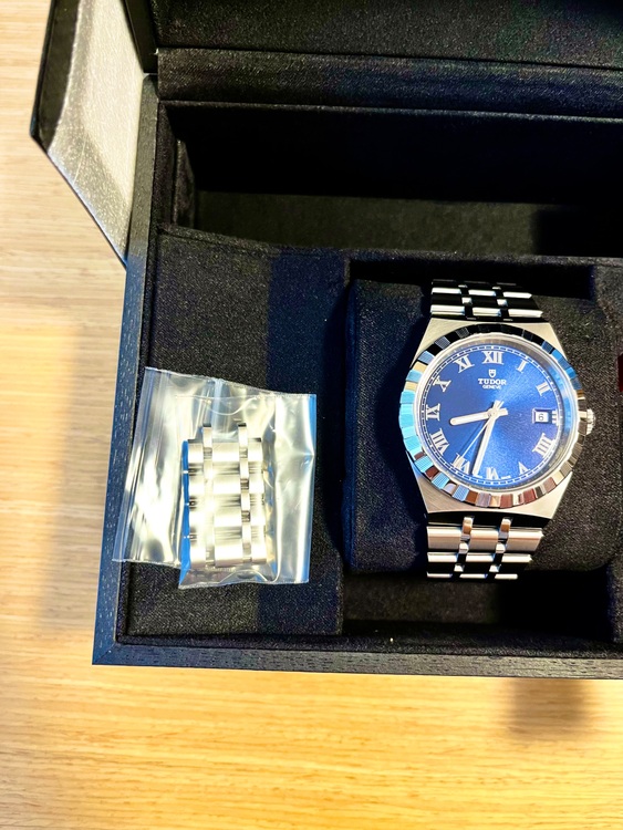 ロイヤル（高級時計）の商品画像 - 査定依頼日：2025年8月18日 - 最高査定価格：245,000円