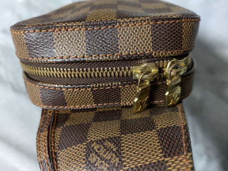 CA0094（ブランドバッグ）の商品画像 - 査定依頼日：2024年12月29日 - 最高査定価格：70,000円