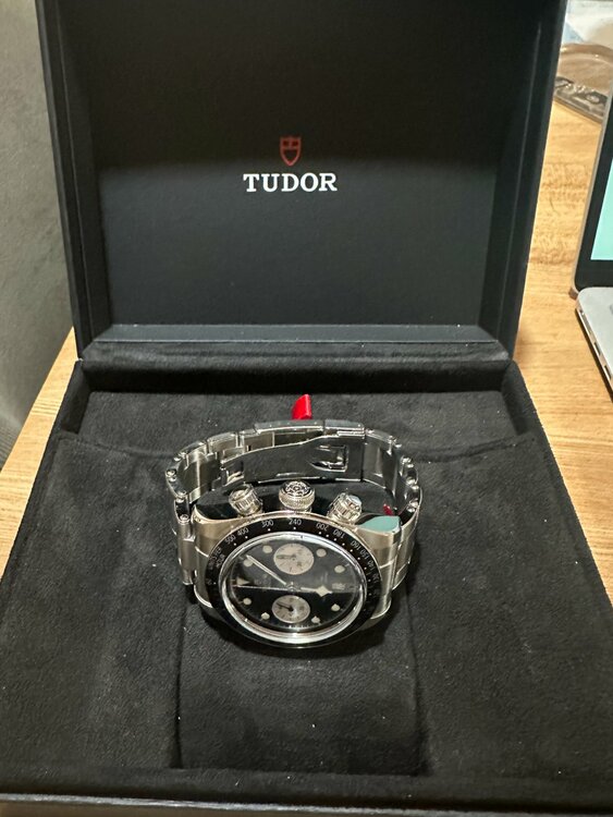 チューダー ブラックベイ 79360（高級時計）の商品画像 - 査定依頼日：2026年1月24日 - 最高査定価格：500,000円