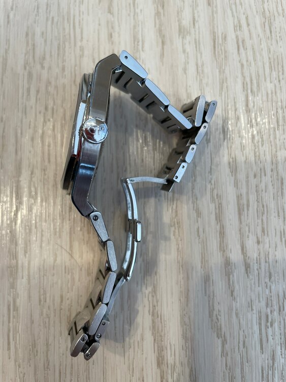 ジラールペルゴロレアート81010-11-635-11A （高級時計）の商品画像 - 査定依頼日：2025年1月22日 - 最高査定価格：1,400,000円