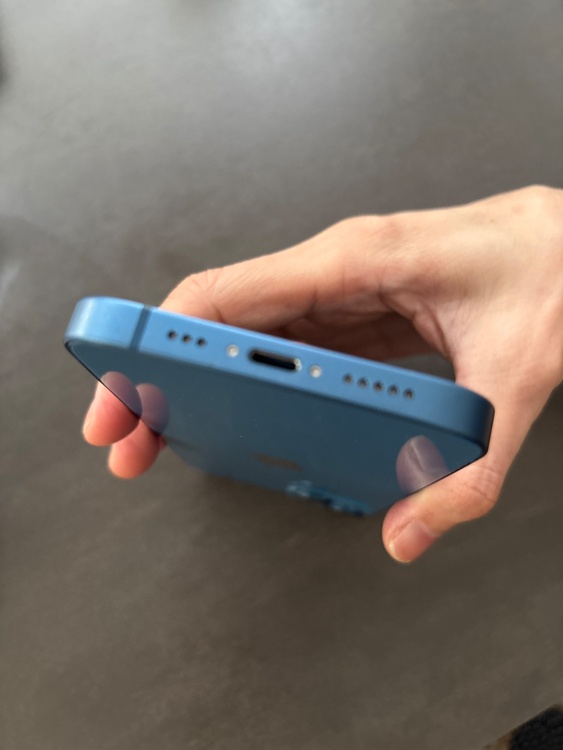iPhone iPhone 13 128GB Softbank（スマホ）の商品画像 - 査定依頼日：2026年10月18日 - 最高査定価格：33,500円