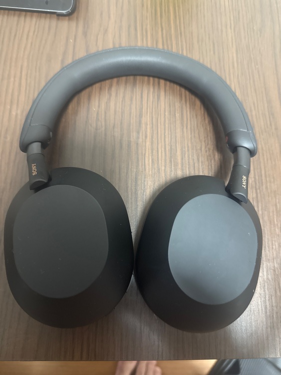 SONY WH- 1000XM5（オーディオ・スピーカー）の商品画像 - 査定依頼日：2025年11月15日 - 最高査定価格：12,000円
