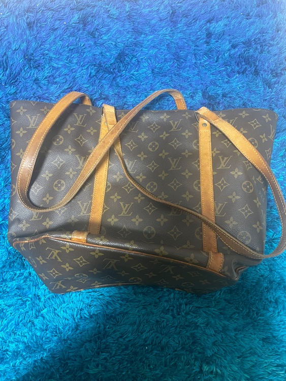 ショッピングバッグ（ブランドバッグ）の商品画像 - 査定依頼日：2026年2月17日 - 最高査定価格：70,000円