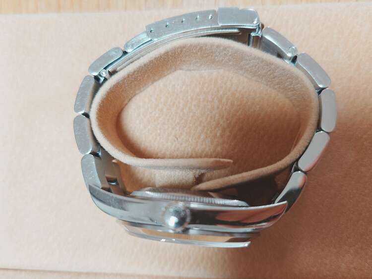 ロレックス エクスプローラー 114270（高級時計）の商品画像 - 査定依頼日：2025年4月23日 - 最高査定価格：800,000円