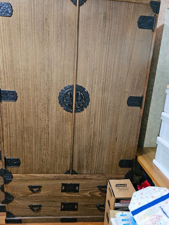 よくわかりません。白いのは桐タンスです。（家具・寝具）の商品画像 - 査定依頼日：2026年7月16日 - 最高査定価格：3,000円