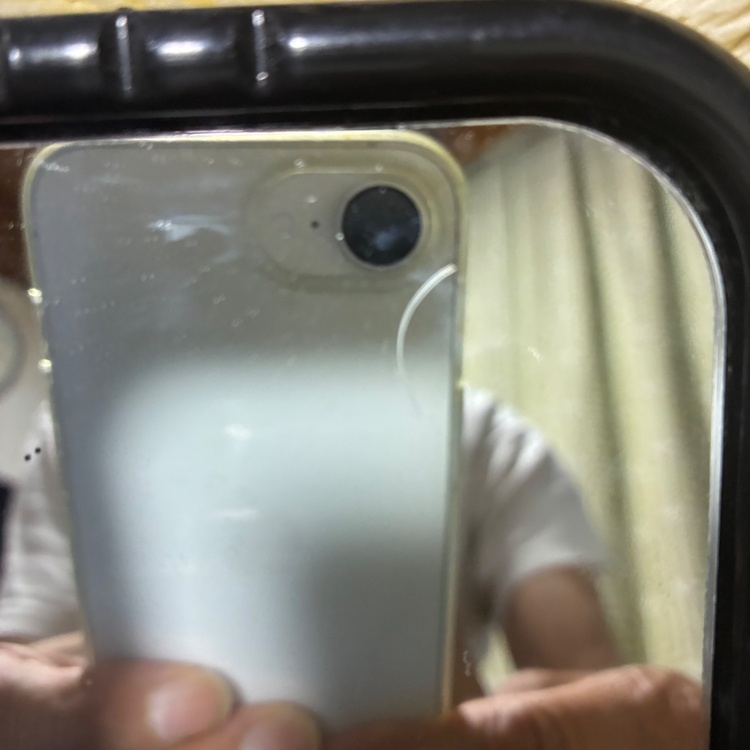 iPhone iPhone 16e 128GB au（スマホ）の商品画像 - 査定依頼日：2026年8月3日 - 最高査定価格：59,000円