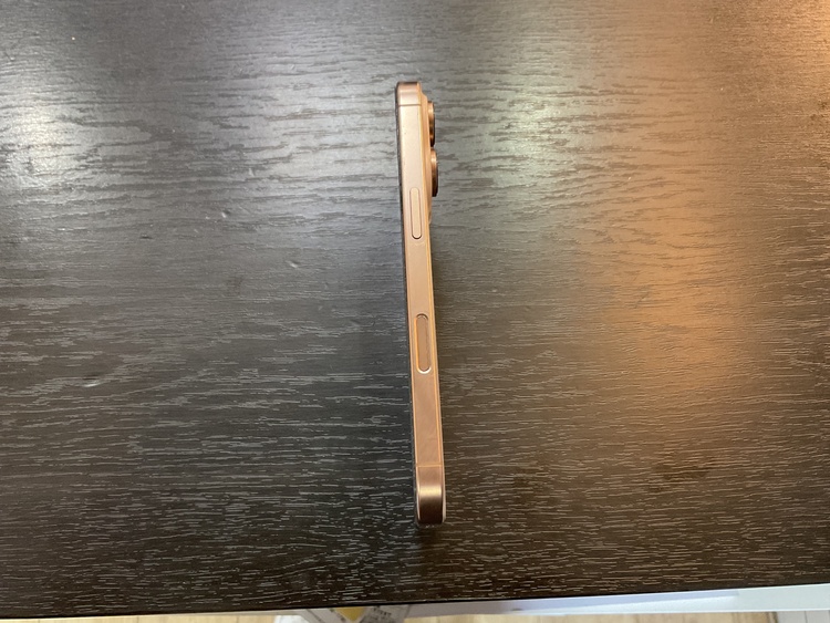 iPhone iPhone 16 Pro 512GB 楽天モバイル（スマホ）の商品画像 - 査定依頼日：2026年9月10日 - 最高査定価格：10,400,000円
