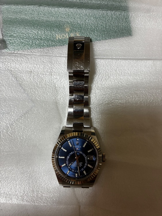 ロレックス スカイドゥエラー 32693（高級時計）の商品画像 - 査定依頼日：2025年8月16日 - 最高査定価格：3,050,000円