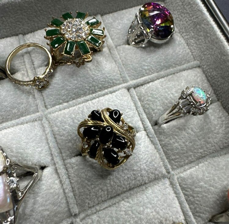 リング（宝石）の商品画像 - 査定依頼日：2025年3月1日 - 最高査定価格：10,000円