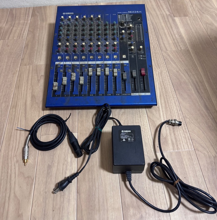 YAMAHA MG12/4FX アナログミキサー 電源アダプター付属（CD・DVD）の商品画像 - 査定依頼日：2026年2月25日 - 最高査定価格：3,000円