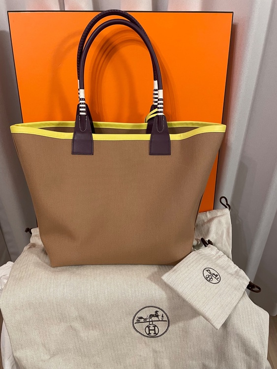 スティープル　28（ブランドバッグ）の商品画像 - 査定依頼日：2025年10月29日 - 最高査定価格：320,000円