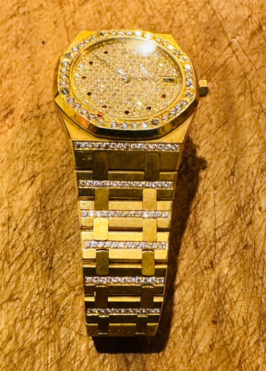 オーデマピゲ ロイヤルオーク （高級時計）の商品画像 - 査定依頼日：2026年1月6日 - 最高査定価格：3,000,000円