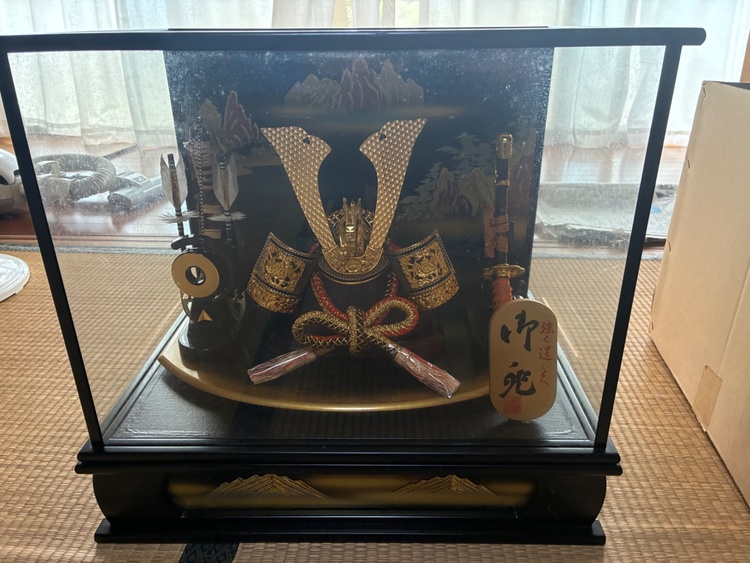 5月人形　兜（美術品・骨董品）の商品画像 - 査定依頼日：2026年4月6日 - 最高査定価格：3,000円