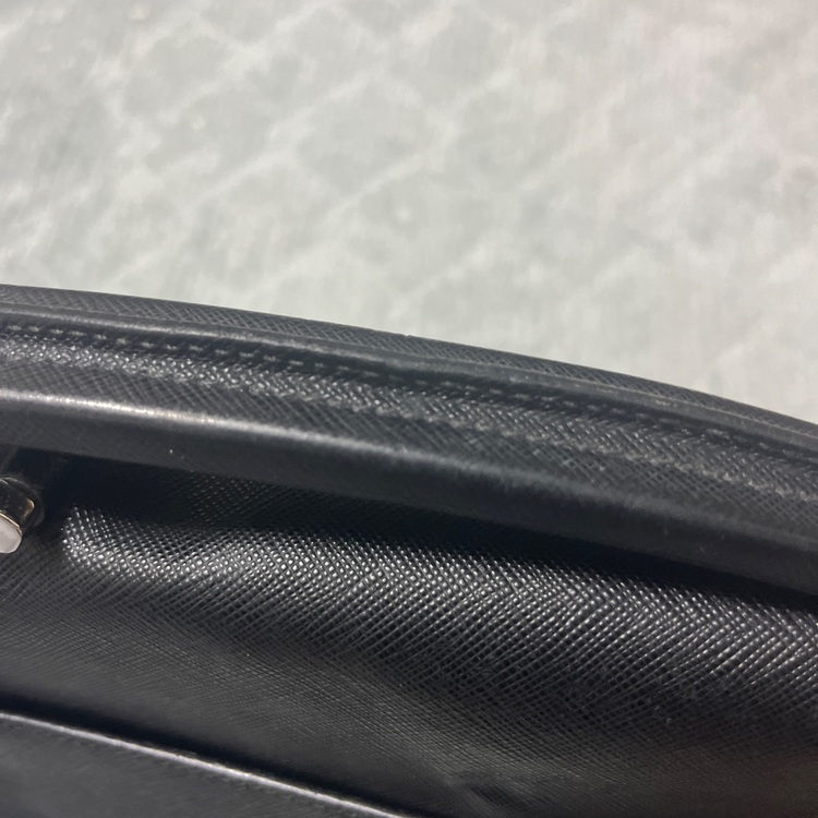 プラダ　サフィアーノ　ブリーフケース（ブランドバッグ）の商品画像 - 査定依頼日：2025年7月24日 - 最高査定価格：30,000円