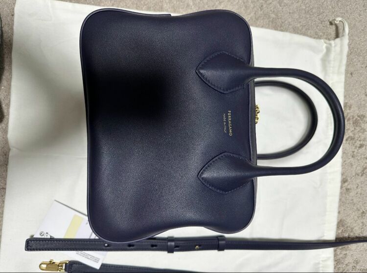 フェラガモ  （ブランドバッグ）の商品画像 - 査定依頼日：2025年8月28日 - 最高査定価格：50,000円