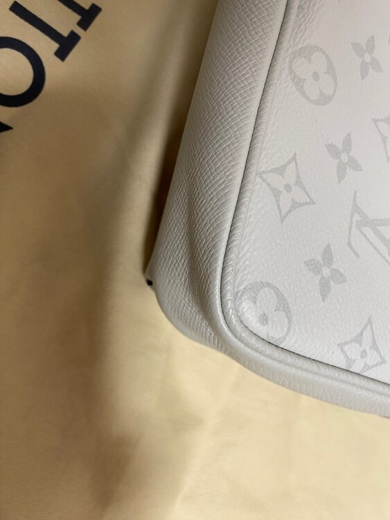 ルイ・ヴィトン タイガラマ アウトドアメッセンジャーPM/M30243（ブランドバッグ）の商品画像 - 査定依頼日：2024年12月8日 - 最高査定価格：115,000円