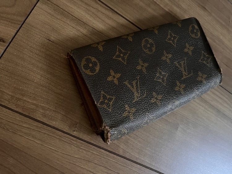 モノグラム財布（ブランド財布・小物）の商品画像 - 査定依頼日：2026年3月11日 - 最高査定価格：3,000円