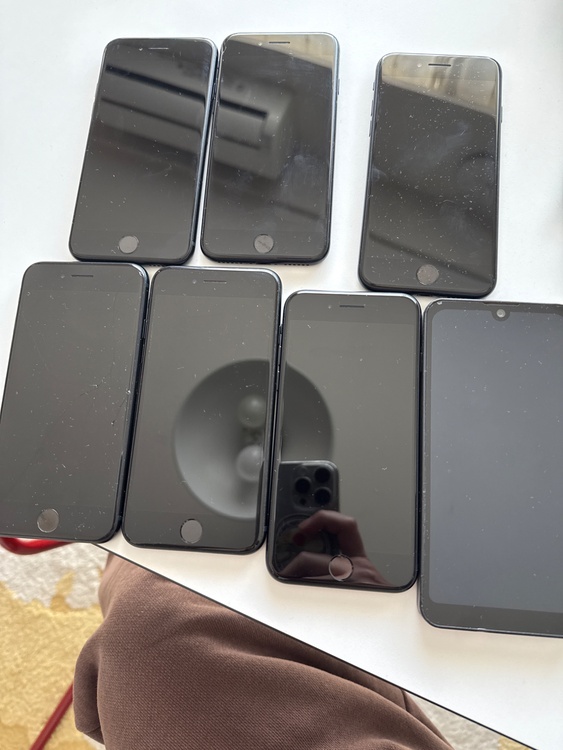 iPhone se（スマホ）の商品画像 - 査定依頼日：2026年3月21日 - 最高査定価格：15,000円