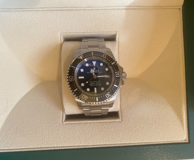ロレックス シードゥエラー ディープシー13666（高級時計）の商品画像 - 査定依頼日：2025年12月7日 - 最高査定価格：2,400,000円