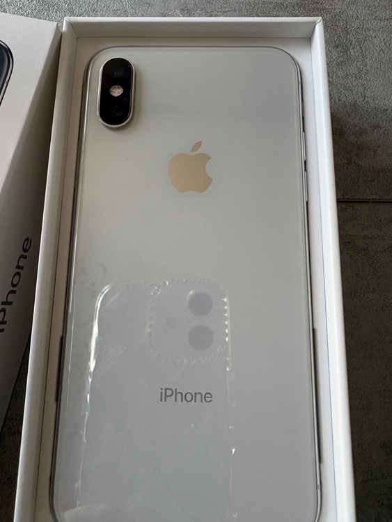 iPhoneXS 64GB au（スマホ）の商品画像 - 査定依頼日：2026年5月9日 - 最高査定価格：15,000円