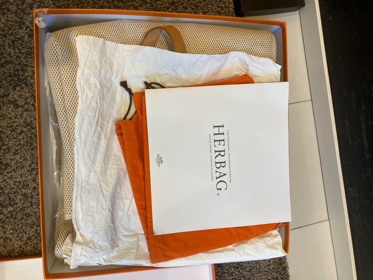 エルメス エールバッグ （ブランドバッグ）の商品画像 - 査定依頼日：2025年6月27日 - 最高査定価格：90,000円