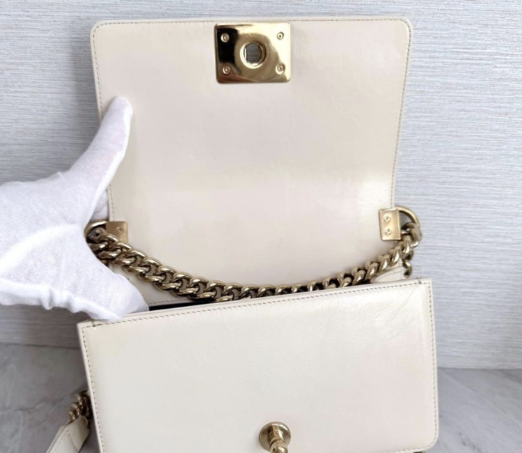 ボーイシャネル ボア スモール ハンドバッグ（ブランドバッグ）の商品画像 - 査定依頼日：2026年1月29日 - 最高査定価格：300,000円