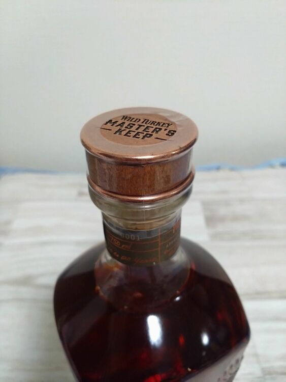 ワイルドターキー マスターズキープ ディケイド。（お酒）の商品画像 - 査定依頼日：2025年10月19日 - 最高査定価格：27,500円