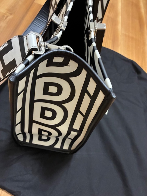 サンシャインミディアム（ブランドバッグ）の商品画像 - 査定依頼日：2025年10月17日 - 最高査定価格：220,000円