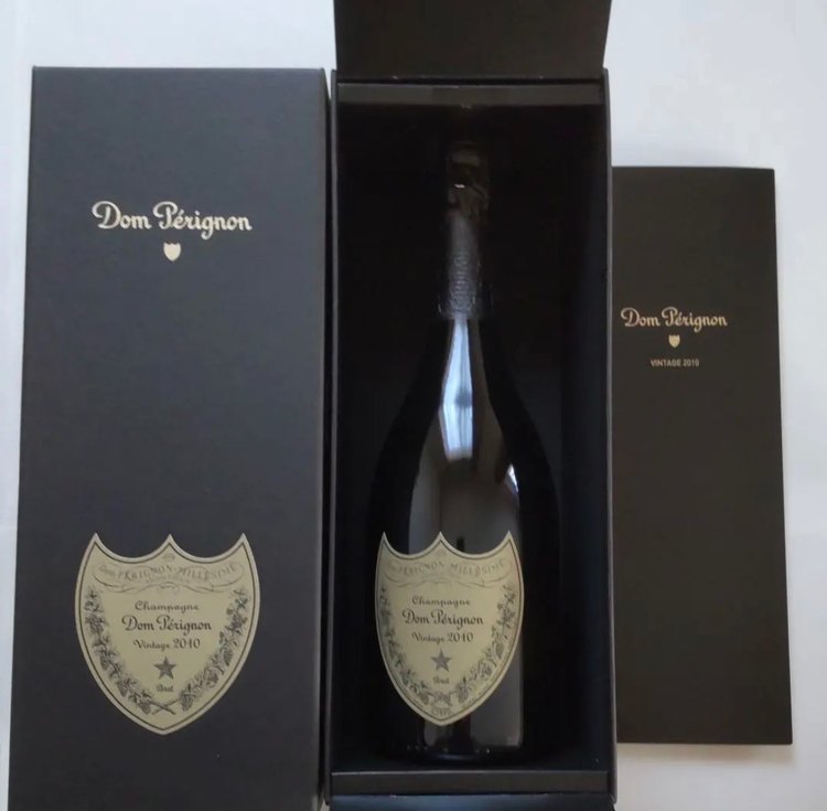 ドンペリニヨン　2010（お酒）の商品画像 - 査定依頼日：2022年8月17日 - 最高査定価格：25,000円