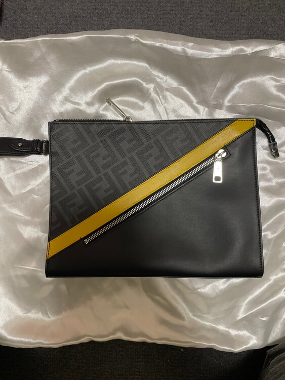 フェンディ  （ブランドバッグ）の商品画像 - 査定依頼日：2025年2月21日 - 最高査定価格：45,000円